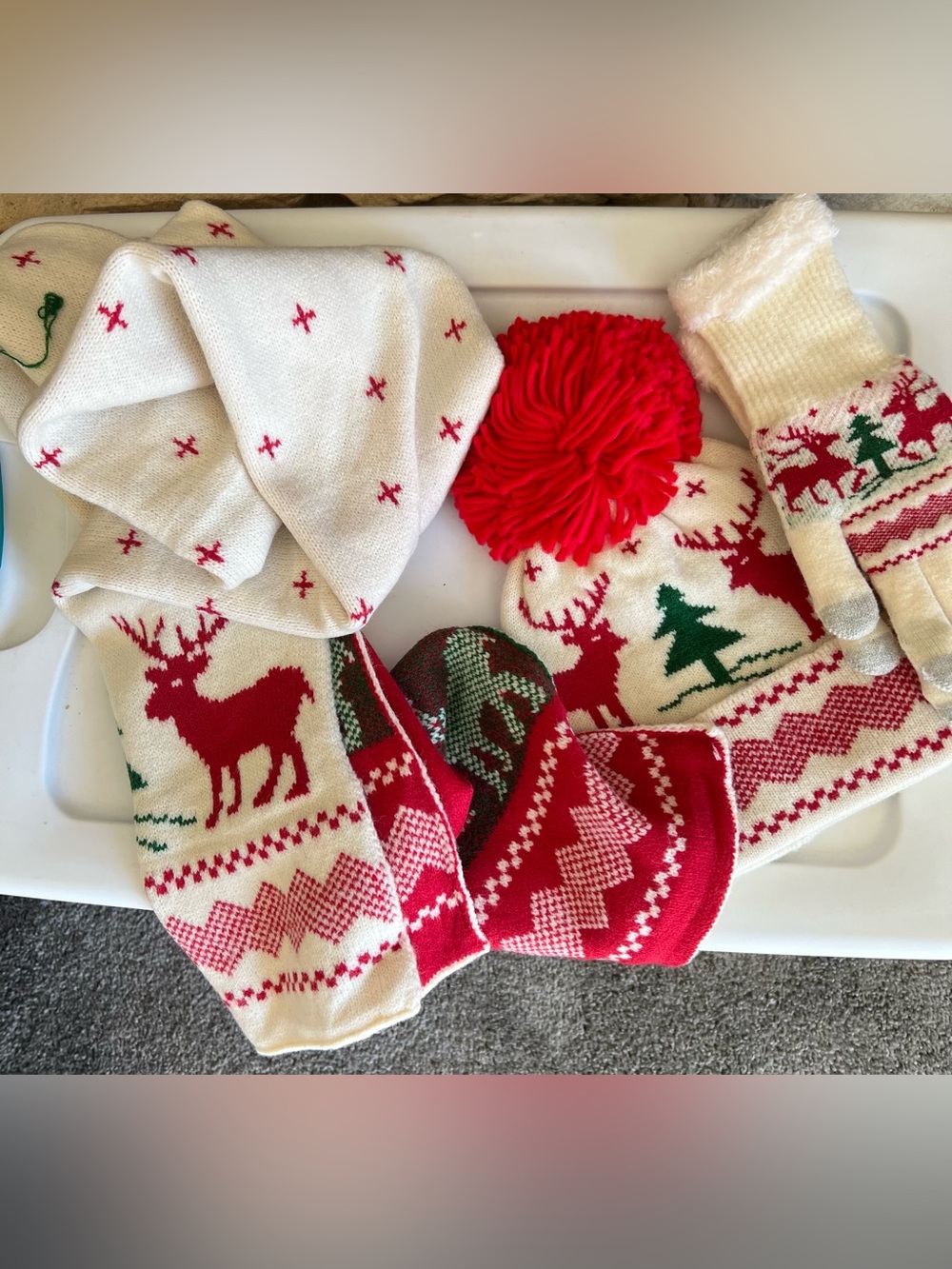 Women’s Red & White Holiday Knit Hat, Scarf & Gloves Set